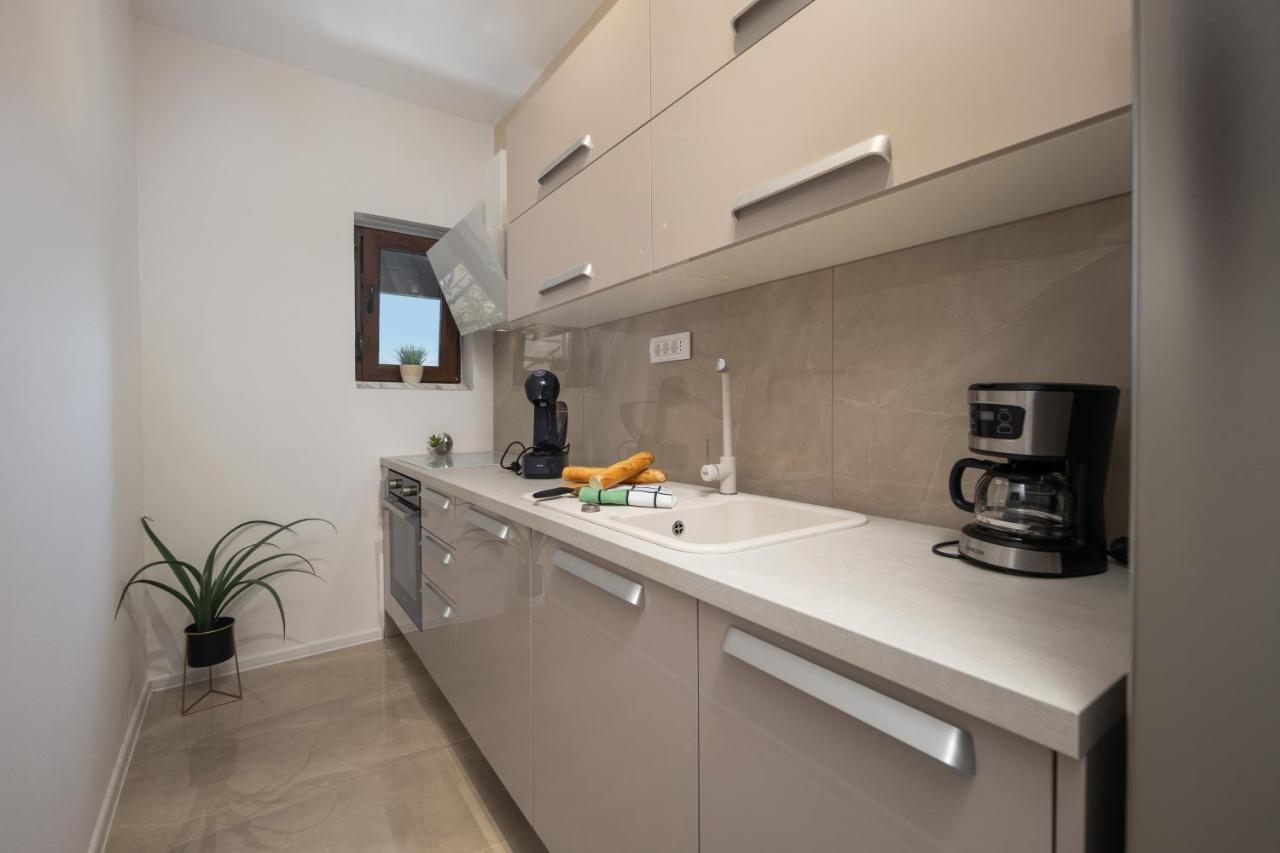 Villa Adriatic, Apartment Rebecca With Heated Swimming Pool, Sew View, Childrens Playground Icici Exterior photo